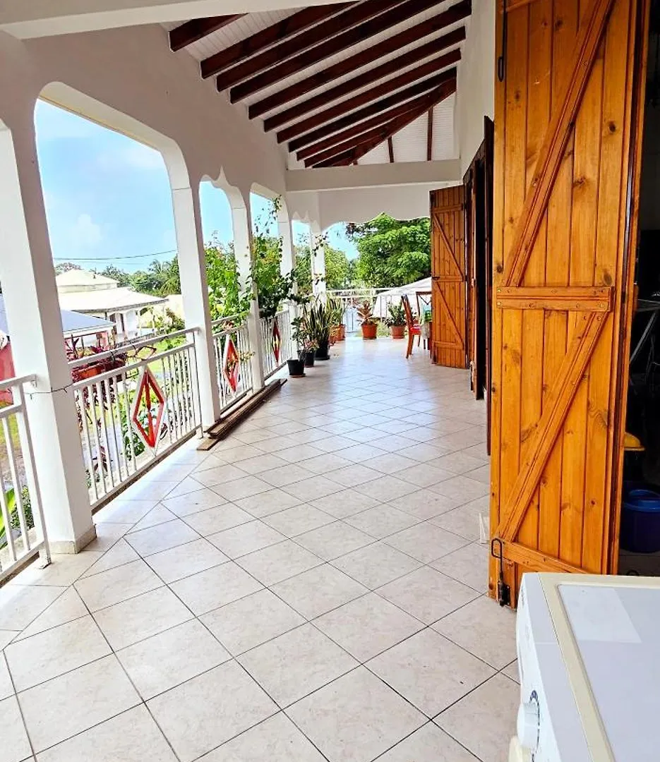 Holiday home Spacieux Haut De Villa Proche Plage Anse-Bertrand