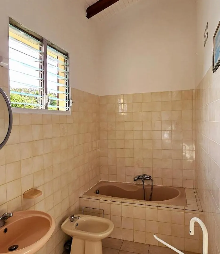Holiday home Spacieux Haut De Villa Proche Plage Anse-Bertrand